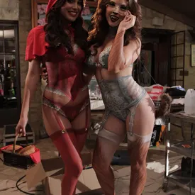 Playboy Playmates, Raquel Pomplum and Amanda Cerny