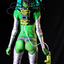 electric-daisy-carnival-edc-2014-bodypainting-alien-tequila
