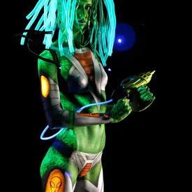 electric-daisy-carnival-edc-2014-bodypainting-alien-tequila-back-pack