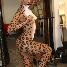 electric-daisy-carnival-edc-2014-bodypainting-cheetah