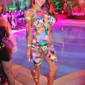 electric-daisy-carnival-edc-2014-bodypainting-flowers