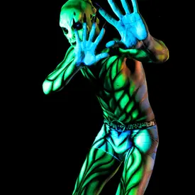 electric-daisy-carnival-edc-2014-bodypainting-man-alien