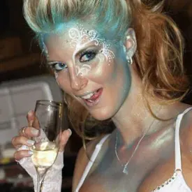 electric-daisy-carnival-edc-2014-bodypainting-sparkles